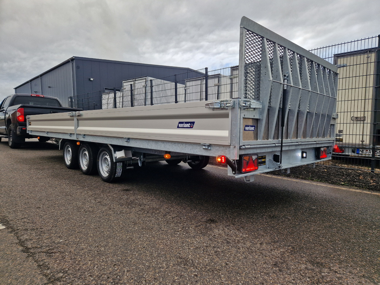 Prikolica za radne strojeve Variant Maschinentransporter 3563 UX Maxi Load 620x210x30cm LED Tridem Parabelfeder 3500kg Modell 24: slika Prikolica za radne strojeve Variant Maschinentransporter 3563 UX Maxi Load 620x210x30cm LED Tridem Parabelfeder 3500kg Modell 24 Prikolica za radne strojeve Variant Maschinentransporter 3563 UX Maxi Load 620x210x30cm LED Tridem Parabelfeder 3500kg Modell 24: slika Prikolica za radne strojeve Variant Maschinentransporter 3563 UX Maxi Load 620x210x30cm LED Tridem Parabelfeder 3500kg Modell 24