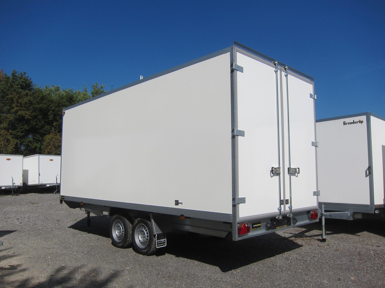 WM Meyer Kofferanhänger AZHLC 2750/210 S40 501x210x205cm (XXL) 2700kg - Prikolica sa zatvorenim sandukom: slika WM Meyer Kofferanhänger AZHLC 2750/210 S40 501x210x205cm (XXL) 2700kg - Prikolica sa zatvorenim sandukom WM Meyer Kofferanhänger AZHLC 2750/210 S40 501x210x205cm (XXL) 2700kg - Prikolica sa zatvorenim sandukom: slika WM Meyer Kofferanhänger AZHLC 2750/210 S40 501x210x205cm (XXL) 2700kg - Prikolica sa zatvorenim sandukom