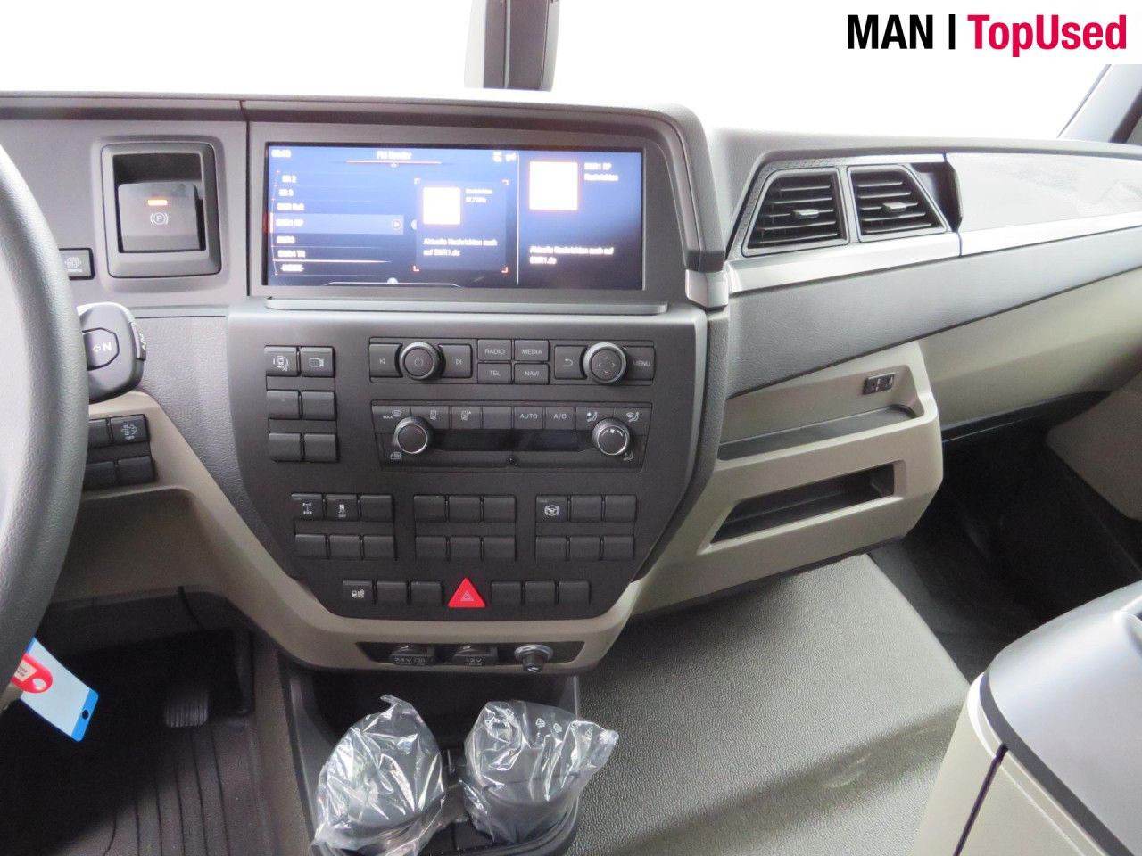 Kamion sandučar MAN TGL 12.250 4X2 BL VANTEC Koffer BÄR LBW: slika Kamion sandučar MAN TGL 12.250 4X2 BL VANTEC Koffer BÄR LBW