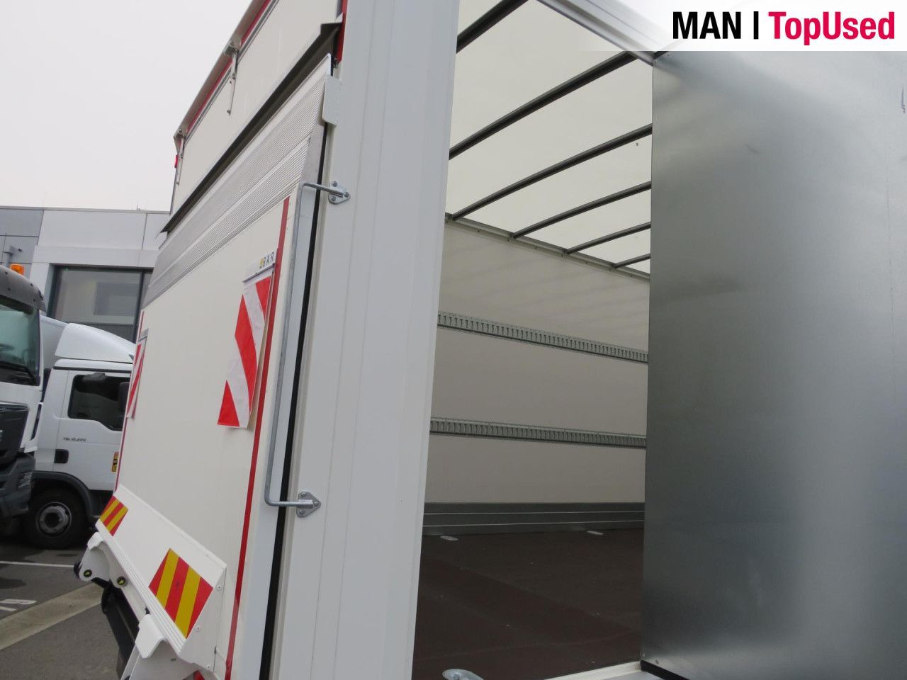 Kamion sandučar MAN TGL 12.250 4X2 BL VANTEC Koffer BÄR LBW: slika Kamion sandučar MAN TGL 12.250 4X2 BL VANTEC Koffer BÄR LBW