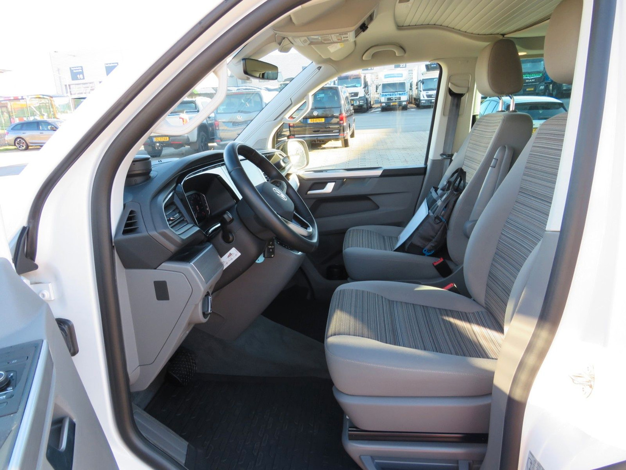 Novi Automobil Volkswagen T6.1 California Beach Camper Edition: slika Novi Automobil Volkswagen T6.1 California Beach Camper Edition