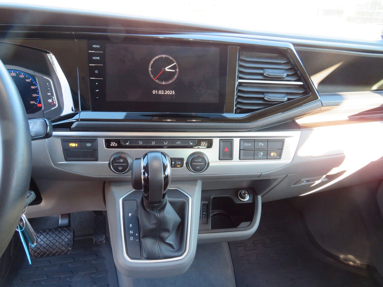 Novi Automobil Volkswagen T6.1 California Beach Camper Edition: slika Novi Automobil Volkswagen T6.1 California Beach Camper Edition