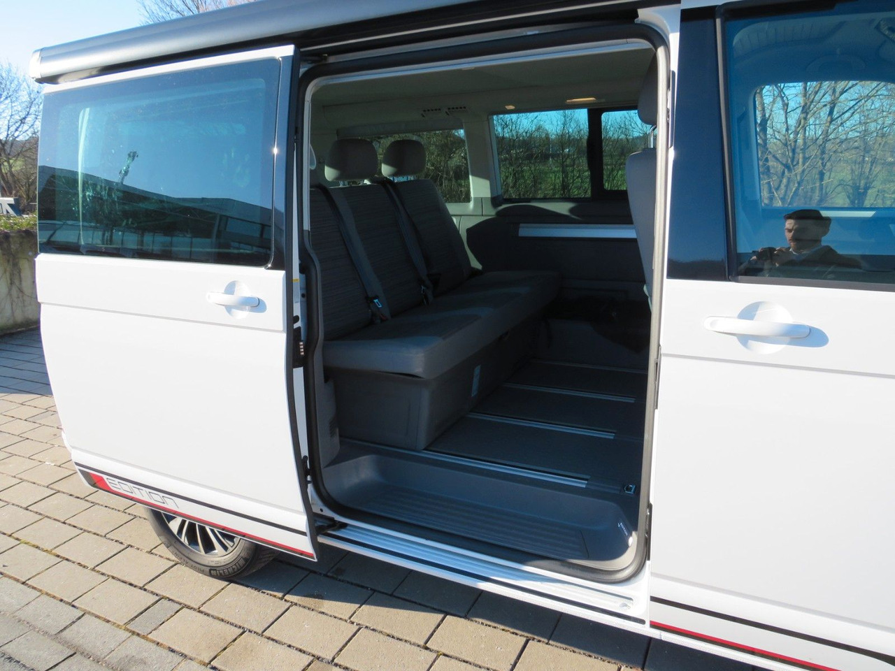 Novi Automobil Volkswagen T6.1 California Beach Camper Edition: slika Novi Automobil Volkswagen T6.1 California Beach Camper Edition