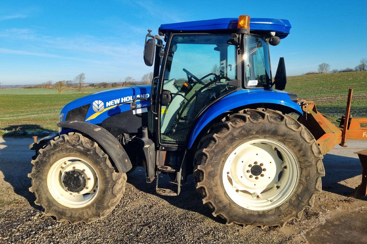 New Holland TD 5.95 - Traktor: slika New Holland TD 5.95 - Traktor New Holland TD 5.95 - Traktor: slika New Holland TD 5.95 - Traktor
