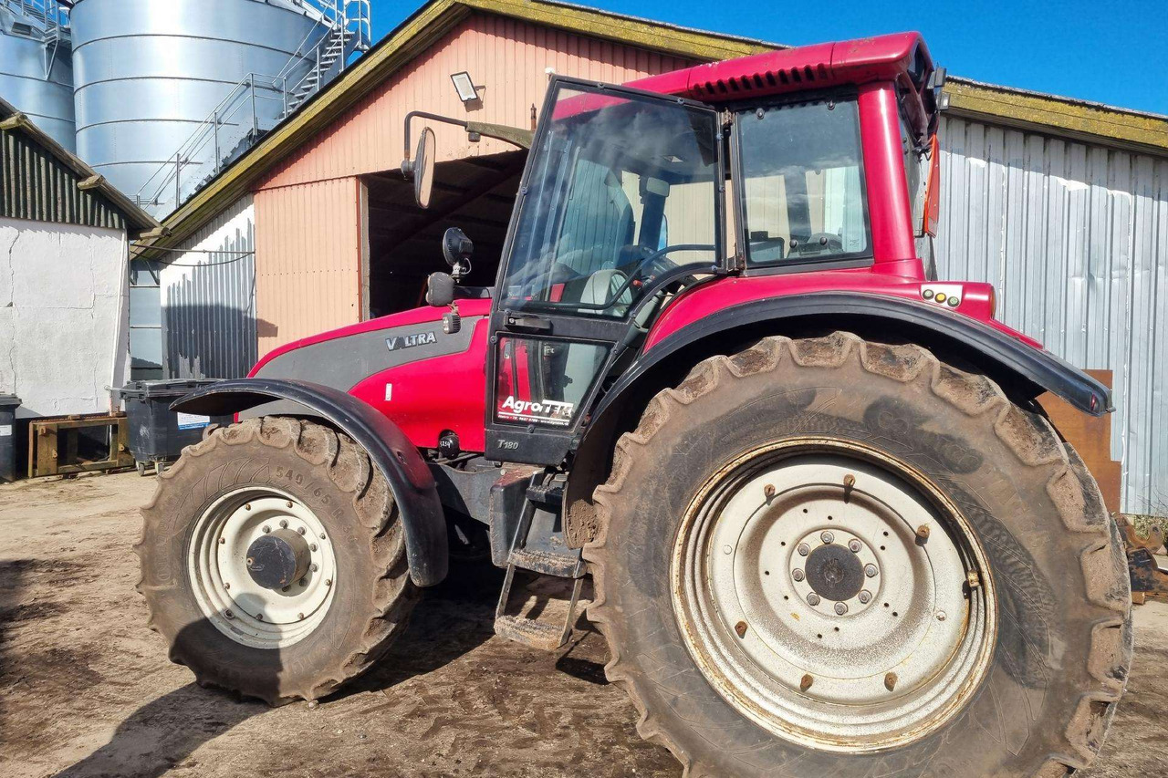 Valtra T190 - Traktor: slika Valtra T190 - Traktor Valtra T190 - Traktor: slika Valtra T190 - Traktor