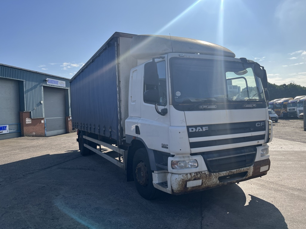 Daf 65CF 220 4x2 Curtain side - Kamion s ceradom: slika Daf 65CF 220 4x2 Curtain side - Kamion s ceradom Daf 65CF 220 4x2 Curtain side - Kamion s ceradom: slika Daf 65CF 220 4x2 Curtain side - Kamion s ceradom
