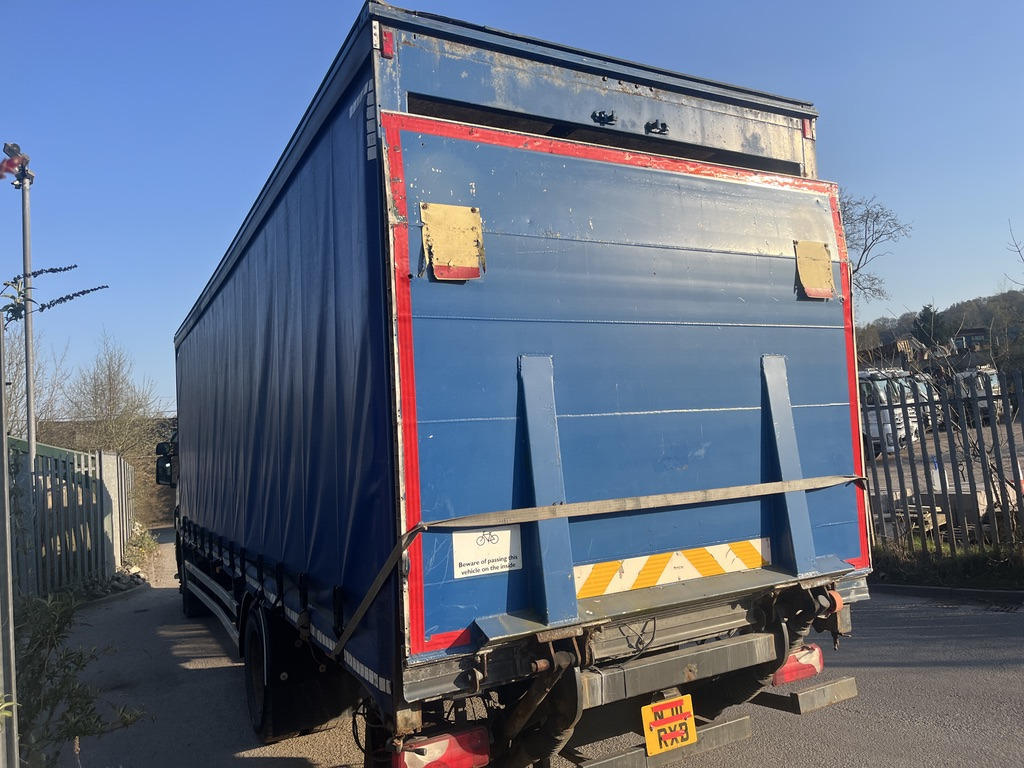 Scania P230 4x2 Curtain side - Kamion s ceradom: slika Scania P230 4x2 Curtain side - Kamion s ceradom Scania P230 4x2 Curtain side - Kamion s ceradom: slika Scania P230 4x2 Curtain side - Kamion s ceradom