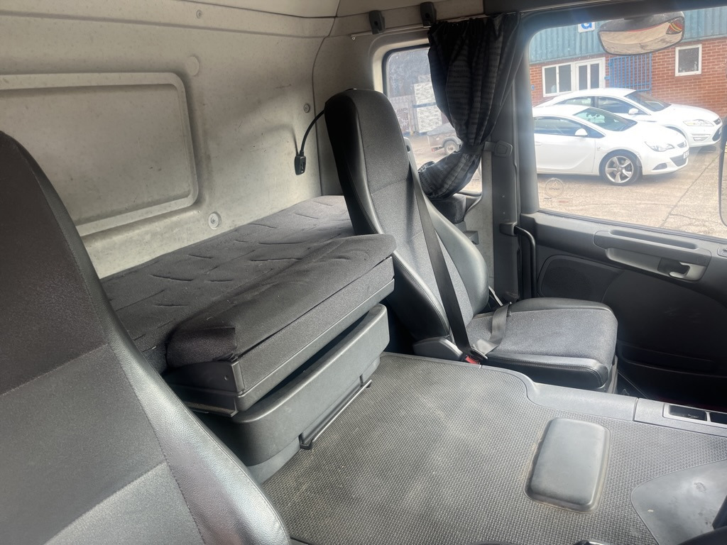 Kamion s ceradom Scania P270 6x2 Curtain side.: slika Kamion s ceradom Scania P270 6x2 Curtain side.
