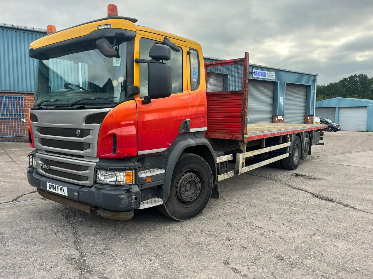 Scania P280 - Kamion s otvorenim sandukom: slika Scania P280 - Kamion s otvorenim sandukom Scania P280 - Kamion s otvorenim sandukom: slika Scania P280 - Kamion s otvorenim sandukom