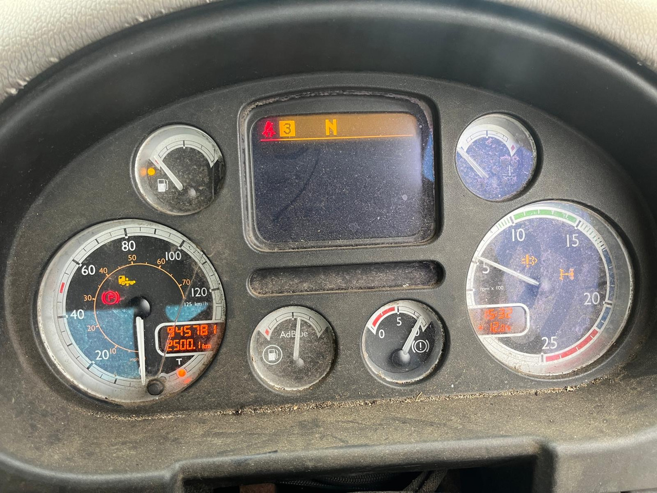 DAF 85 410 - Tegljač: slika DAF 85 410 - Tegljač DAF 85 410 - Tegljač: slika DAF 85 410 - Tegljač
