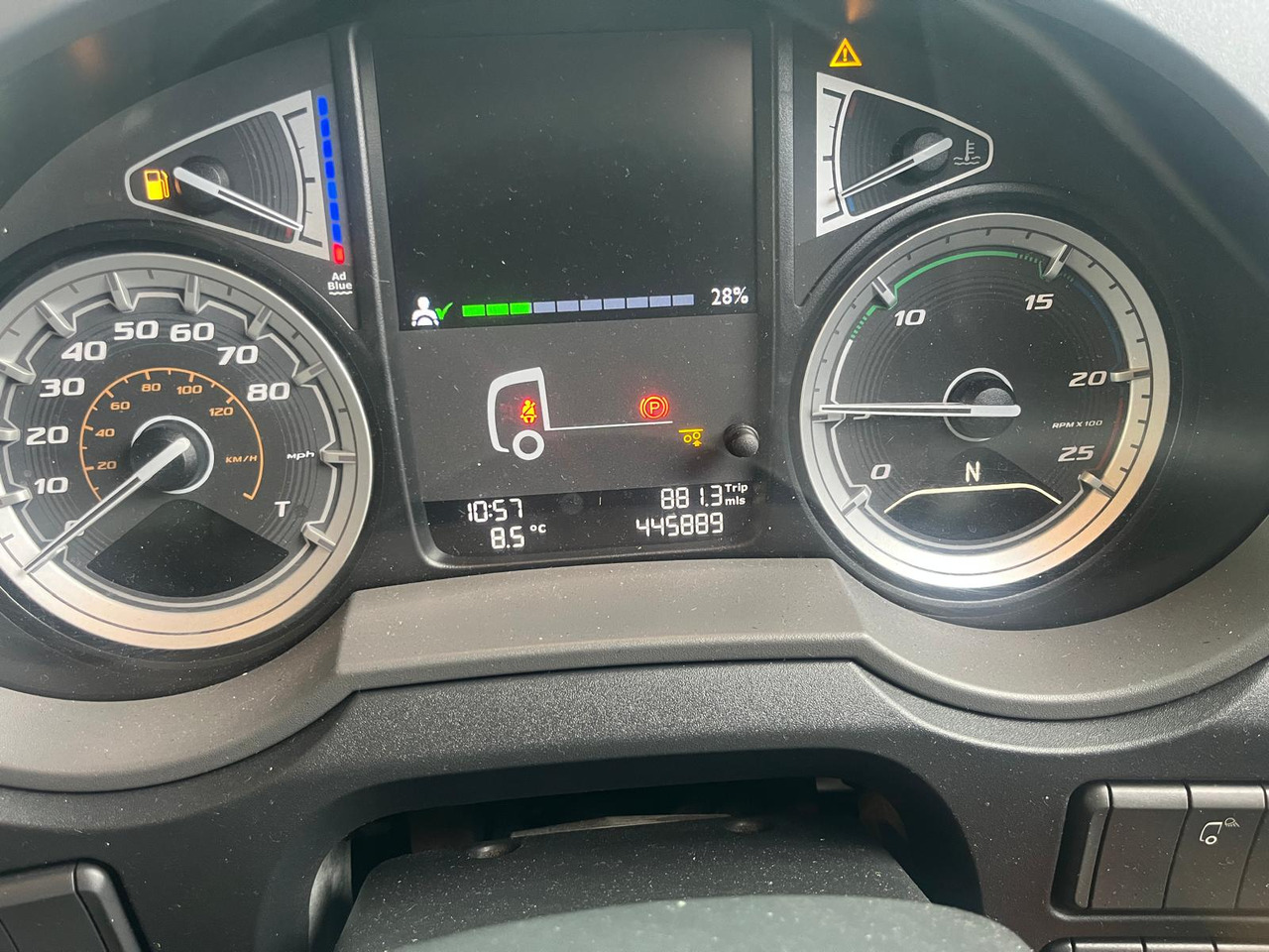 DAF CF 460 - Tegljač: slika DAF CF 460 - Tegljač DAF CF 460 - Tegljač: slika DAF CF 460 - Tegljač