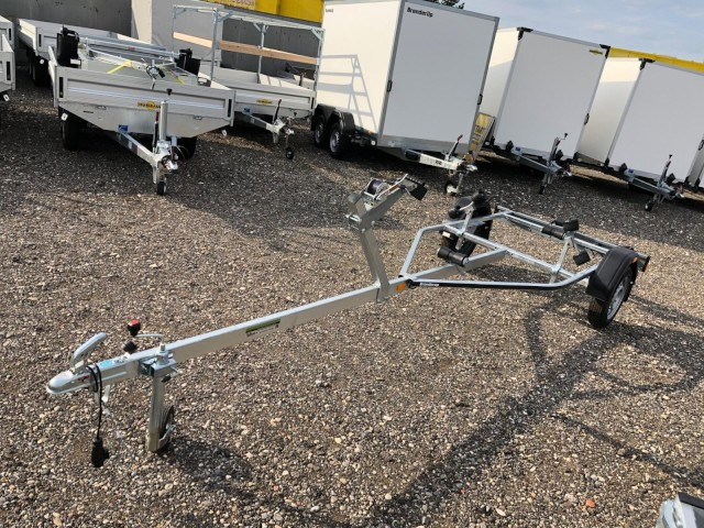 Brenderup Brenderup Premium 150600UB, 600 kg ZG, 100 km/h, 4,7m - Prikolica za plovila: slika  Brenderup Brenderup Premium 150600UB, 600 kg ZG, 100 km/h, 4,7m - Prikolica za plovila Brenderup Brenderup Premium 150600UB, 600 kg ZG, 100 km/h, 4,7m - Prikolica za plovila: slika  Brenderup Brenderup Premium 150600UB, 600 kg ZG, 100 km/h, 4,7m - Prikolica za plovila