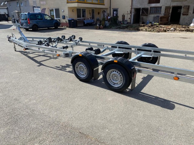 Novi Prikolica za plovila Brenderup Brenderup Premium Bootsanhänger 303500TB SRX mit Superrollen, 3,5 to. 8,7m/ 30 Fuß: slika Novi Prikolica za plovila Brenderup Brenderup Premium Bootsanhänger 303500TB SRX mit Superrollen, 3,5 to. 8,7m/ 30 Fuß Novi Prikolica za plovila Brenderup Brenderup Premium Bootsanhänger 303500TB SRX mit Superrollen, 3,5 to. 8,7m/ 30 Fuß: slika Novi Prikolica za plovila Brenderup Brenderup Premium Bootsanhänger 303500TB SRX mit Superrollen, 3,5 to. 8,7m/ 30 Fuß