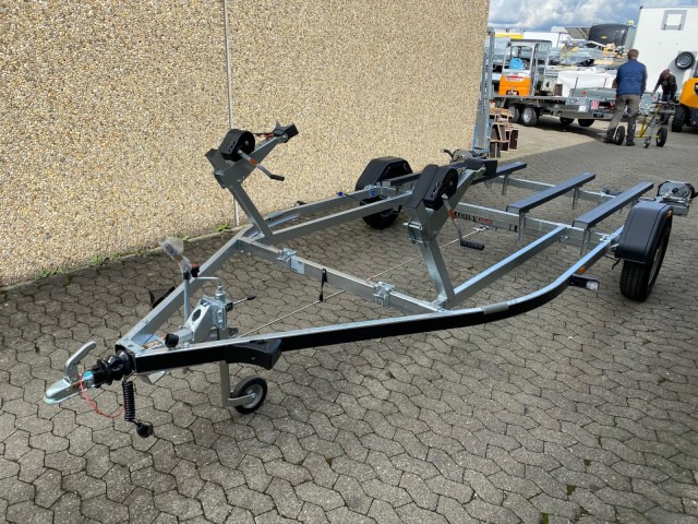 Brenderup Doppel Jetski Premium PWC21200B RAX , 1,2 to., 3,8m - Prikolica za plovila: slika Brenderup Doppel Jetski Premium PWC21200B RAX , 1,2 to., 3,8m - Prikolica za plovila Brenderup Doppel Jetski Premium PWC21200B RAX , 1,2 to., 3,8m - Prikolica za plovila: slika Brenderup Doppel Jetski Premium PWC21200B RAX , 1,2 to., 3,8m - Prikolica za plovila