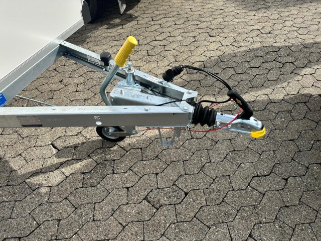 Humbaur Koffer HK 132513-15P, 100 km/h 1,3 t. 2510 x 1310 x 1520 mm - Prikolica sa zatvorenim sandukom: slika Humbaur Koffer HK 132513-15P, 100 km/h 1,3 t. 2510 x 1310 x 1520 mm - Prikolica sa zatvorenim sandukom Humbaur Koffer HK 132513-15P, 100 km/h 1,3 t. 2510 x 1310 x 1520 mm - Prikolica sa zatvorenim sandukom: slika Humbaur Koffer HK 132513-15P, 100 km/h 1,3 t. 2510 x 1310 x 1520 mm - Prikolica sa zatvorenim sandukom