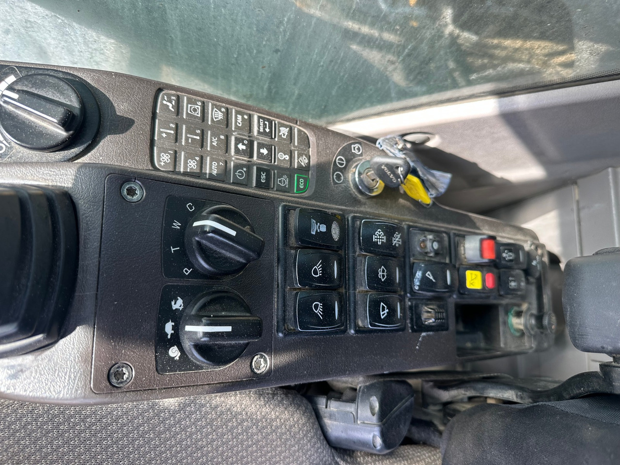VOLVO EW210D Greifer - Bager: slika VOLVO EW210D Greifer - Bager VOLVO EW210D Greifer - Bager: slika VOLVO EW210D Greifer - Bager