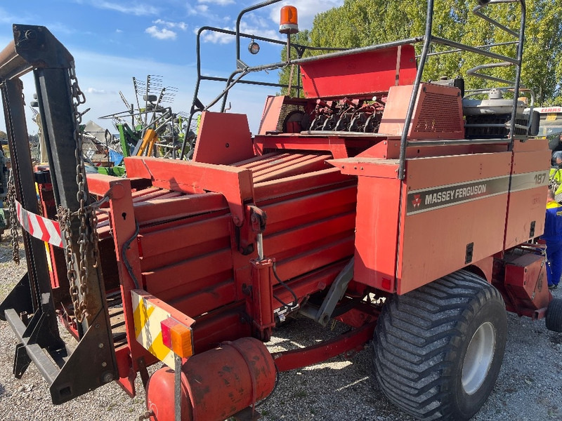Massey Ferguson 187 - Kvadratna balirka: slika Massey Ferguson 187 - Kvadratna balirka Massey Ferguson 187 - Kvadratna balirka: slika Massey Ferguson 187 - Kvadratna balirka