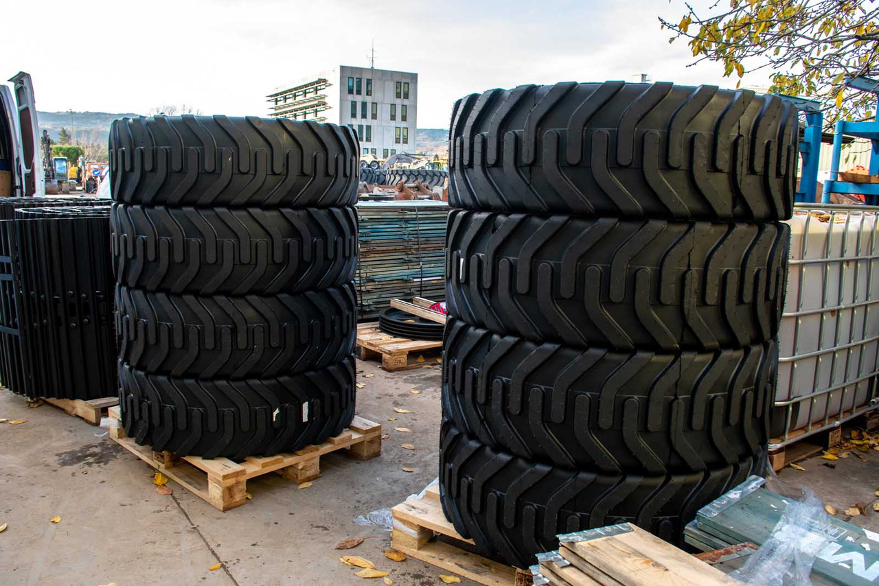 Bandenmarkt 315/70R22.5 - Kompletan kotač za Bager: slika Bandenmarkt 315/70R22.5 - Kompletan kotač za Bager Bandenmarkt 315/70R22.5 - Kompletan kotač za Bager: slika Bandenmarkt 315/70R22.5 - Kompletan kotač za Bager