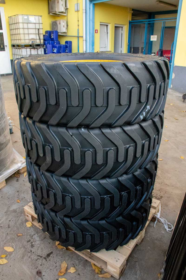 Bandenmarkt 315/70R22.5 - Kompletan kotač za Bager: slika Bandenmarkt 315/70R22.5 - Kompletan kotač za Bager Bandenmarkt 315/70R22.5 - Kompletan kotač za Bager: slika Bandenmarkt 315/70R22.5 - Kompletan kotač za Bager