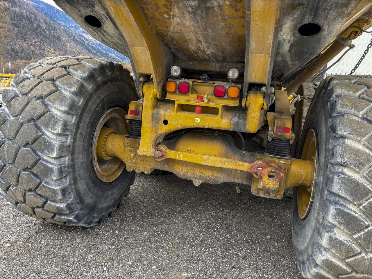 CATERPILLAR 740 - Zglobni istovarivač: slika CATERPILLAR 740 - Zglobni istovarivač CATERPILLAR 740 - Zglobni istovarivač: slika CATERPILLAR 740 - Zglobni istovarivač