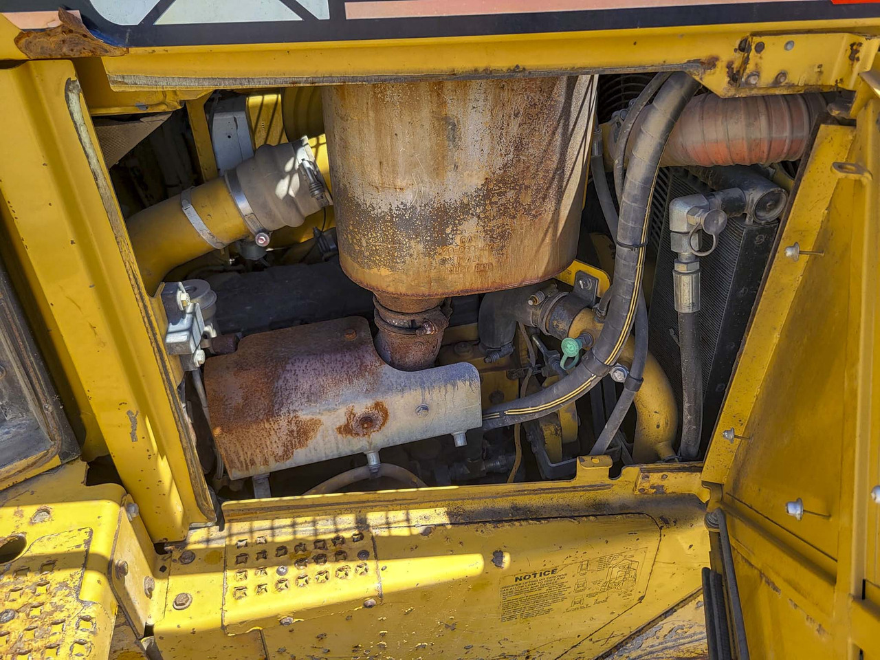 Buldožer CATERPILLAR D6R: slika Buldožer CATERPILLAR D6R