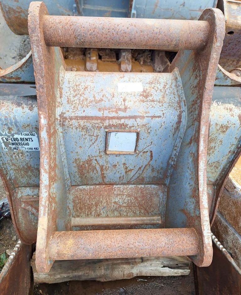 Digging bucket 800 mm Volvo S60 - Korpa za bager: slika Digging bucket 800 mm Volvo S60 - Korpa za bager Digging bucket 800 mm Volvo S60 - Korpa za bager: slika Digging bucket 800 mm Volvo S60 - Korpa za bager