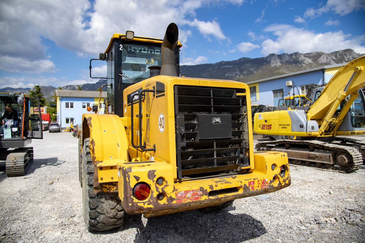 Hyundai HL740TM-7 - Utovarivač na kotačima: slika Hyundai HL740TM-7 - Utovarivač na kotačima Hyundai HL740TM-7 - Utovarivač na kotačima: slika Hyundai HL740TM-7 - Utovarivač na kotačima