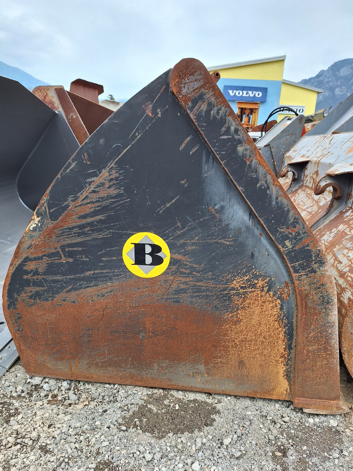 Loader bucket 2200 mm BOE - Utovarna korpa: slika Loader bucket 2200 mm BOE - Utovarna korpa Loader bucket 2200 mm BOE - Utovarna korpa: slika Loader bucket 2200 mm BOE - Utovarna korpa