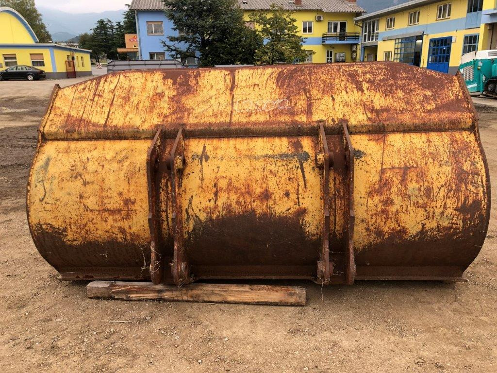 Loader bucket 2350 mm for Volvo BM4600 - Utovarna korpa: slika Loader bucket 2350 mm for Volvo BM4600 - Utovarna korpa Loader bucket 2350 mm for Volvo BM4600 - Utovarna korpa: slika Loader bucket 2350 mm for Volvo BM4600 - Utovarna korpa
