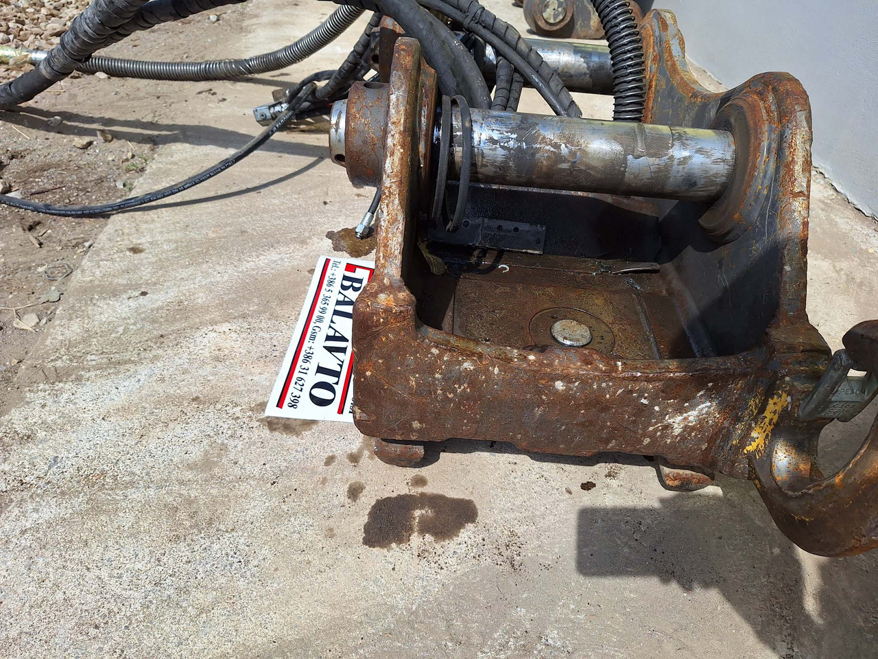 OilQuick quick coupler - Brza spojka za Bager: slika OilQuick quick coupler - Brza spojka za Bager OilQuick quick coupler - Brza spojka za Bager: slika OilQuick quick coupler - Brza spojka za Bager