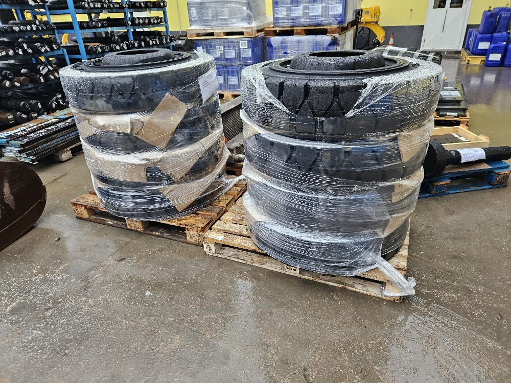 SOLID tires - Kompletan kotač za Bager na kotačima: slika SOLID tires - Kompletan kotač za Bager na kotačima SOLID tires - Kompletan kotač za Bager na kotačima: slika SOLID tires - Kompletan kotač za Bager na kotačima