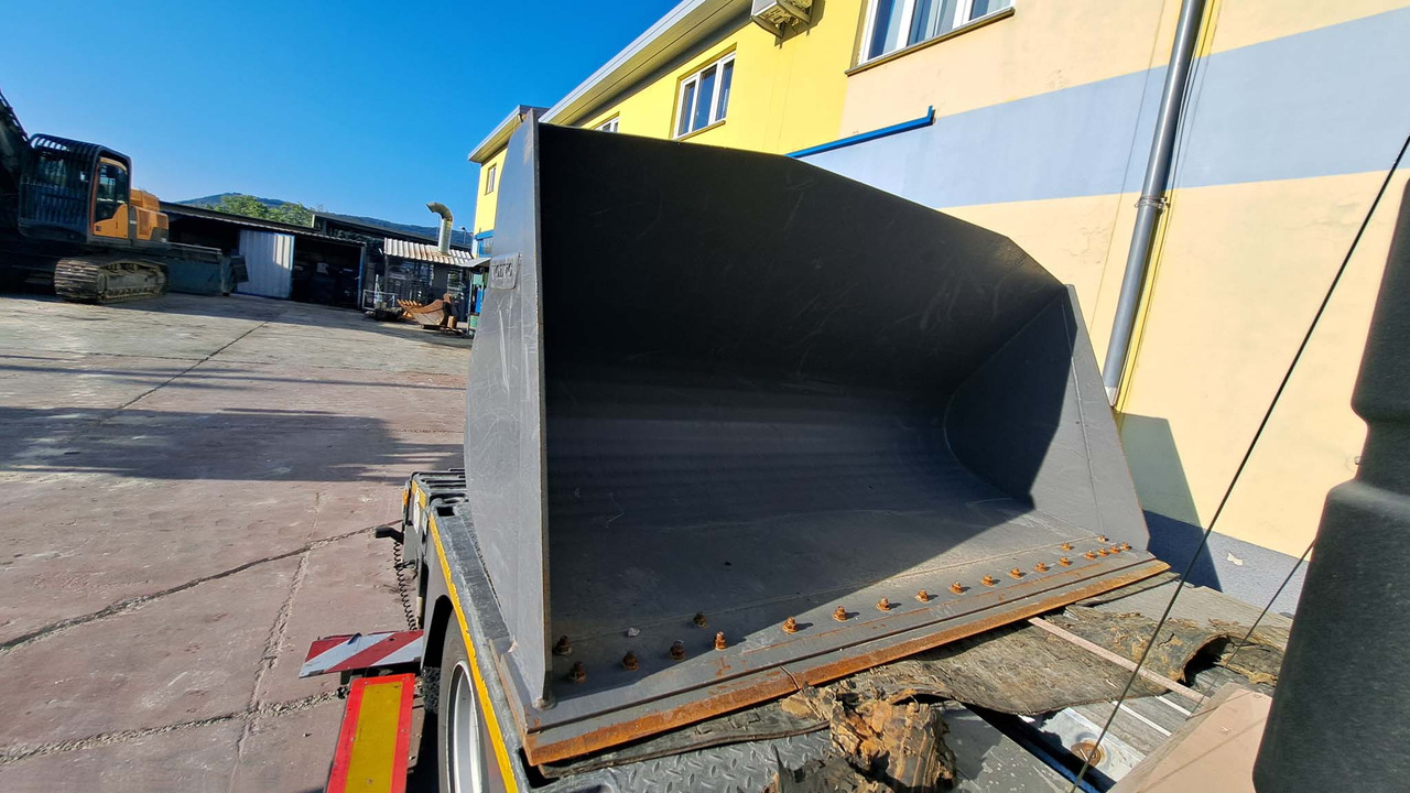 VOLVO 2500 mm for 12-15 ton wheel loaders - Utovarna korpa: slika VOLVO 2500 mm for 12-15 ton wheel loaders - Utovarna korpa VOLVO 2500 mm for 12-15 ton wheel loaders - Utovarna korpa: slika VOLVO 2500 mm for 12-15 ton wheel loaders - Utovarna korpa