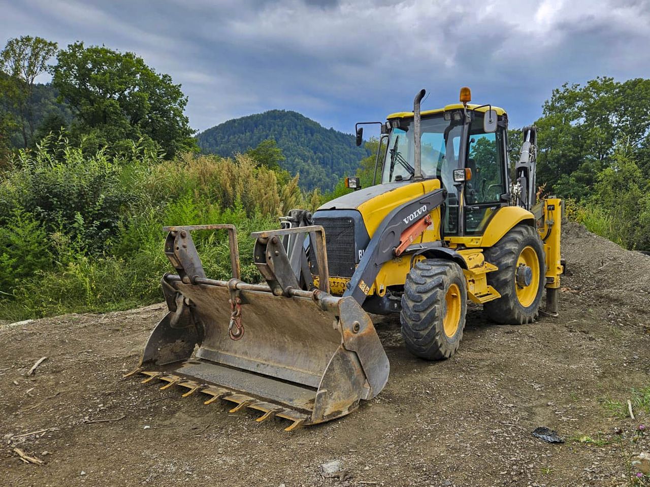 VOLVO BL71 - Rovokopač-utovarivač: slika VOLVO BL71 - Rovokopač-utovarivač VOLVO BL71 - Rovokopač-utovarivač: slika VOLVO BL71 - Rovokopač-utovarivač