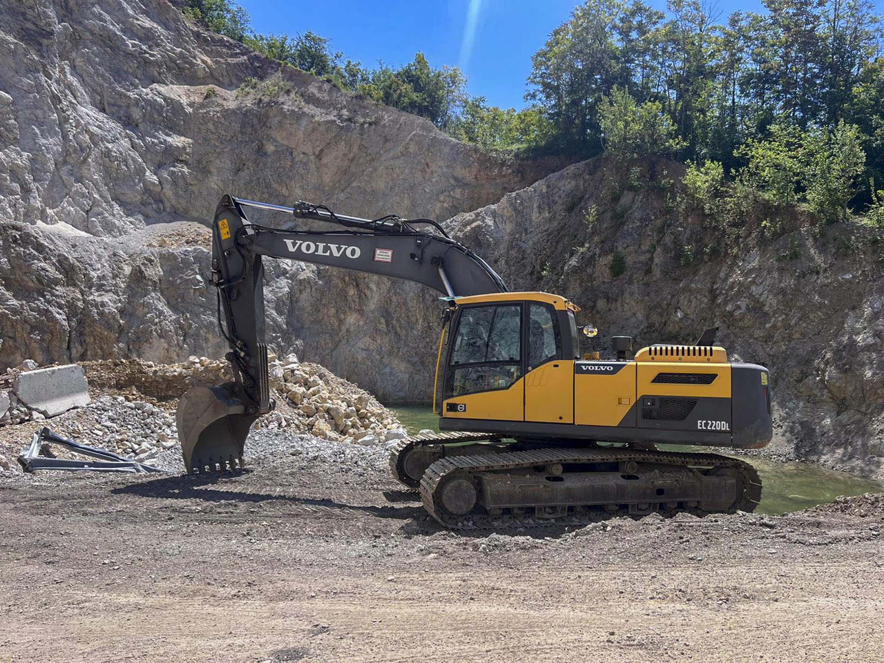 VOLVO EC220D - Bager gusjeničar: slika VOLVO EC220D - Bager gusjeničar VOLVO EC220D - Bager gusjeničar: slika VOLVO EC220D - Bager gusjeničar