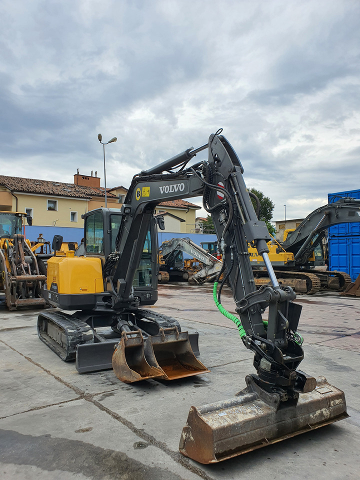 VOLVO EC60E - Mini bager: slika VOLVO EC60E - Mini bager VOLVO EC60E - Mini bager: slika VOLVO EC60E - Mini bager