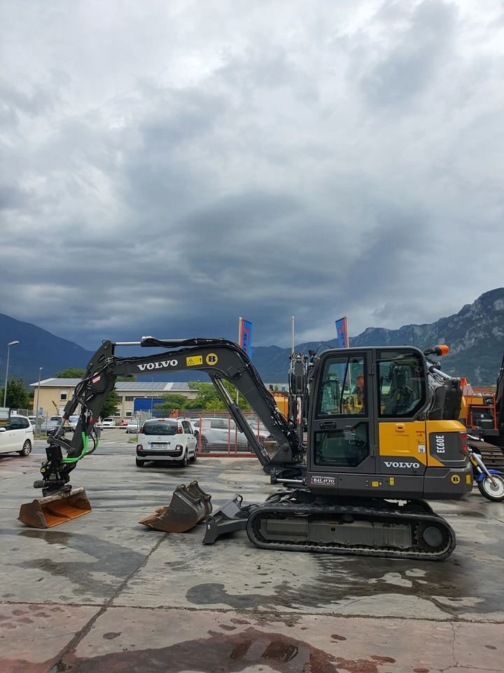 VOLVO EC60E - Mini bager: slika VOLVO EC60E - Mini bager VOLVO EC60E - Mini bager: slika VOLVO EC60E - Mini bager