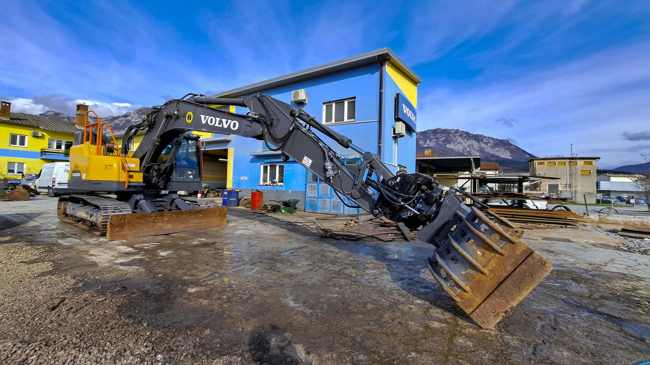 VOLVO ECR235EL - Bager gusjeničar: slika VOLVO ECR235EL - Bager gusjeničar VOLVO ECR235EL - Bager gusjeničar: slika VOLVO ECR235EL - Bager gusjeničar