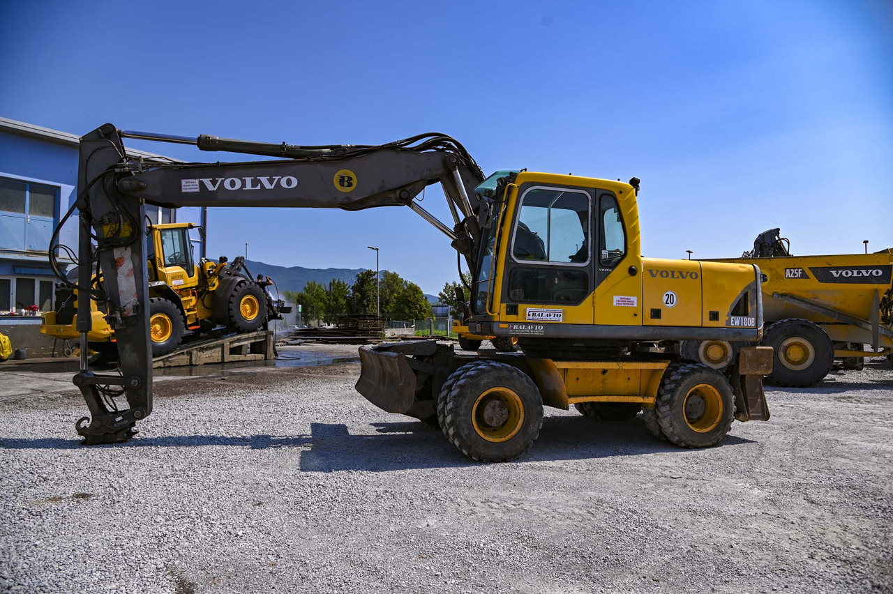 VOLVO EW180B - Bager na kotačima: slika VOLVO EW180B - Bager na kotačima VOLVO EW180B - Bager na kotačima: slika VOLVO EW180B - Bager na kotačima