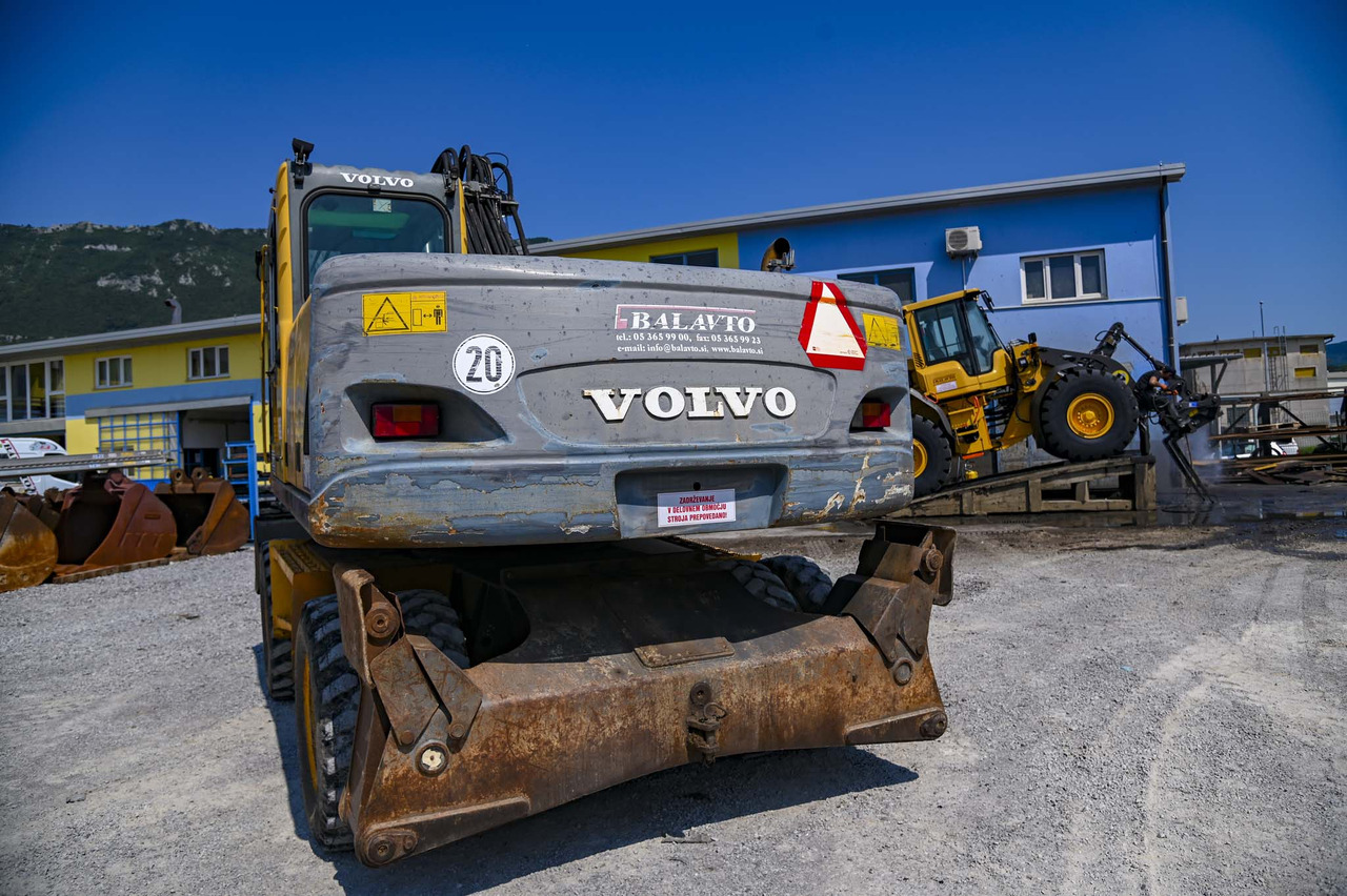 VOLVO EW180B - Bager na kotačima: slika VOLVO EW180B - Bager na kotačima VOLVO EW180B - Bager na kotačima: slika VOLVO EW180B - Bager na kotačima