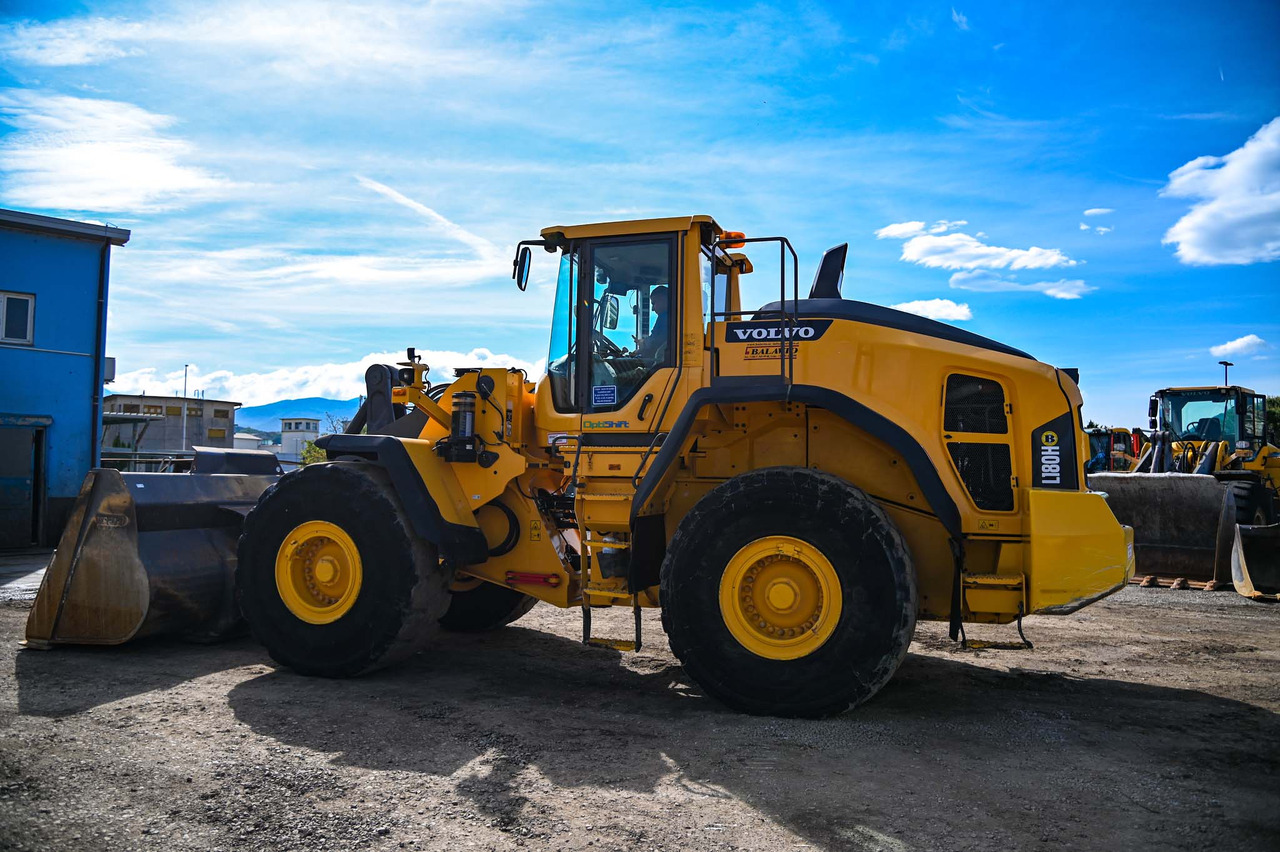 VOLVO L180H - Utovarivač na kotačima: slika VOLVO L180H - Utovarivač na kotačima VOLVO L180H - Utovarivač na kotačima: slika VOLVO L180H - Utovarivač na kotačima