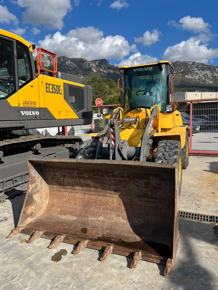 VOLVO L35B - Utovarivač na kotačima: slika VOLVO L35B - Utovarivač na kotačima VOLVO L35B - Utovarivač na kotačima: slika VOLVO L35B - Utovarivač na kotačima