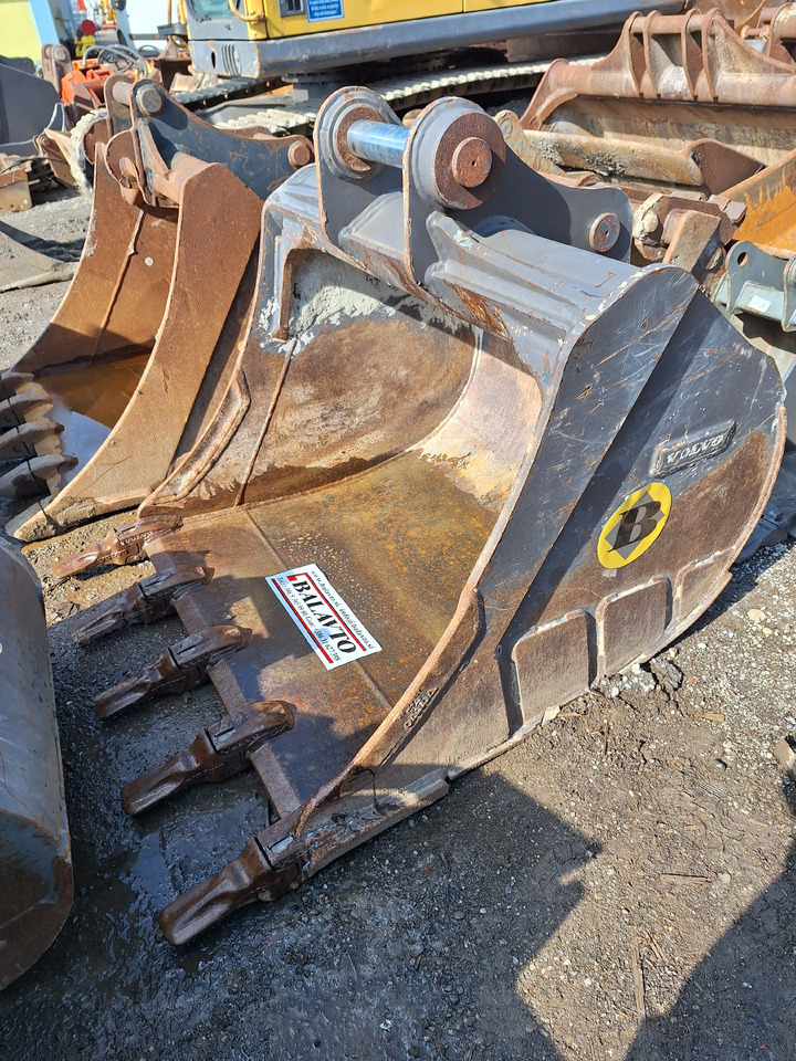 VOLVO digging bucket 1100 mm - Korpa za bager: slika VOLVO digging bucket 1100 mm - Korpa za bager VOLVO digging bucket 1100 mm - Korpa za bager: slika VOLVO digging bucket 1100 mm - Korpa za bager