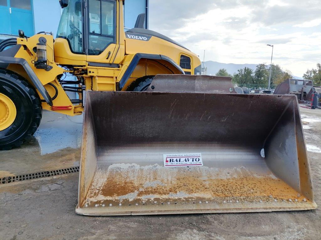 VOLVO loader bucket 2800 mm - Utovarna korpa za Utovarivač na kotačima: slika VOLVO loader bucket 2800 mm - Utovarna korpa za Utovarivač na kotačima VOLVO loader bucket 2800 mm - Utovarna korpa za Utovarivač na kotačima: slika VOLVO loader bucket 2800 mm - Utovarna korpa za Utovarivač na kotačima