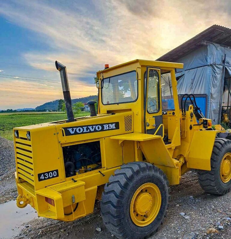 Volvo BM 4300 - Utovarivač na kotačima: slika Volvo BM 4300 - Utovarivač na kotačima Volvo BM 4300 - Utovarivač na kotačima: slika Volvo BM 4300 - Utovarivač na kotačima