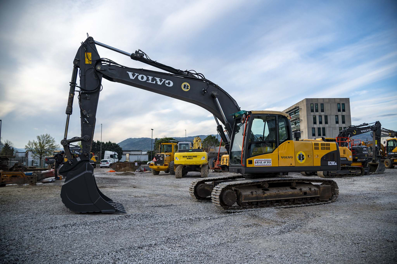 Volvo EC210CNL - Bager gusjeničar: slika Volvo EC210CNL - Bager gusjeničar Volvo EC210CNL - Bager gusjeničar: slika Volvo EC210CNL - Bager gusjeničar
