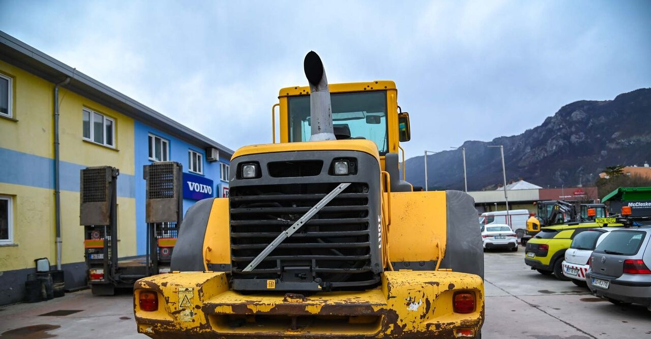 Volvo L110E - Utovarivač na kotačima: slika Volvo L110E - Utovarivač na kotačima Volvo L110E - Utovarivač na kotačima: slika Volvo L110E - Utovarivač na kotačima