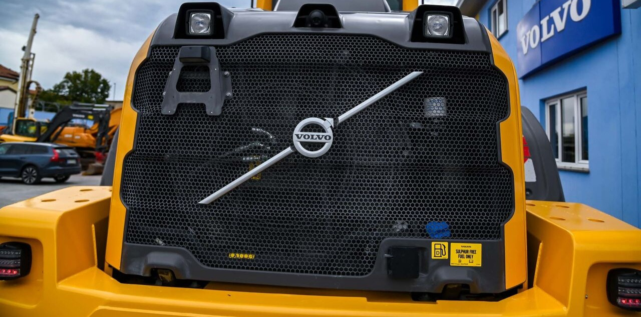 Utovarivač na kotačima Volvo L110H: slika Utovarivač na kotačima Volvo L110H