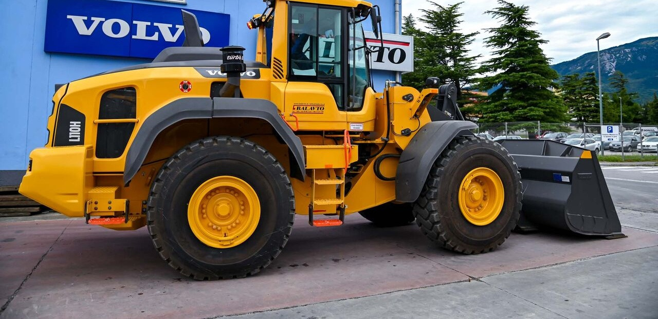 Utovarivač na kotačima Volvo L110H: slika Utovarivač na kotačima Volvo L110H