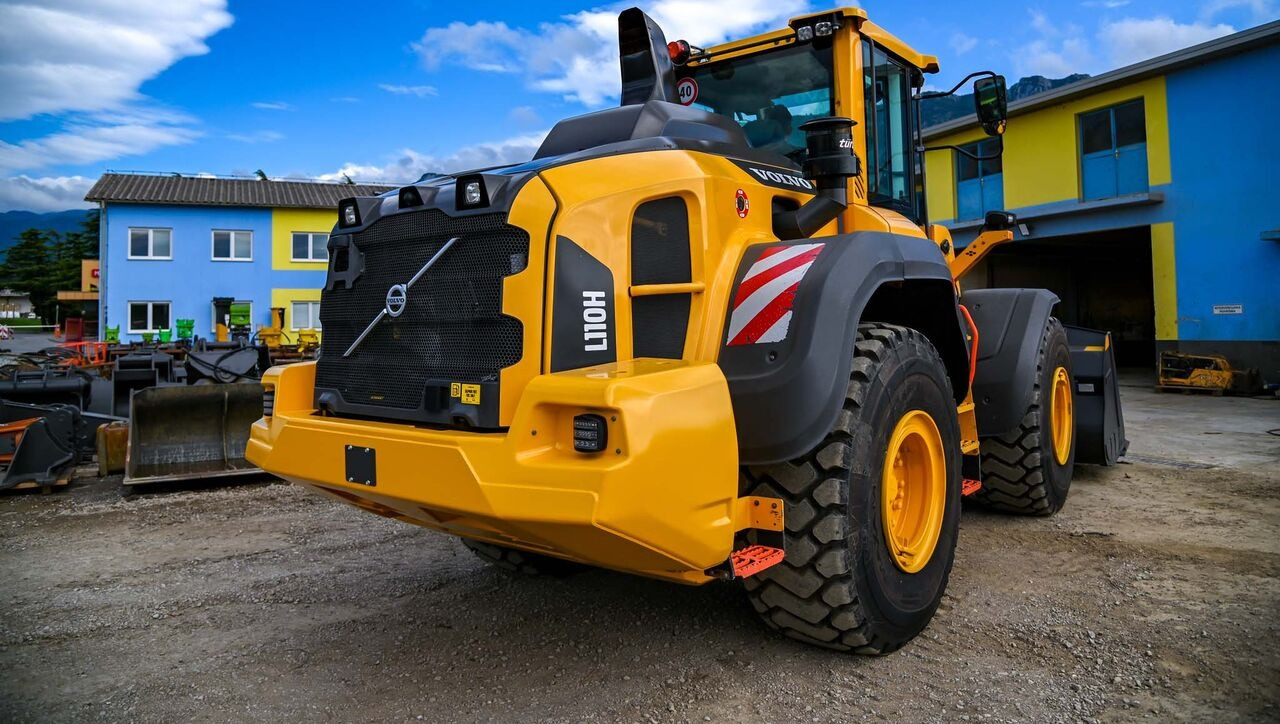 Volvo L110H - Utovarivač na kotačima: slika Volvo L110H - Utovarivač na kotačima Volvo L110H - Utovarivač na kotačima: slika Volvo L110H - Utovarivač na kotačima