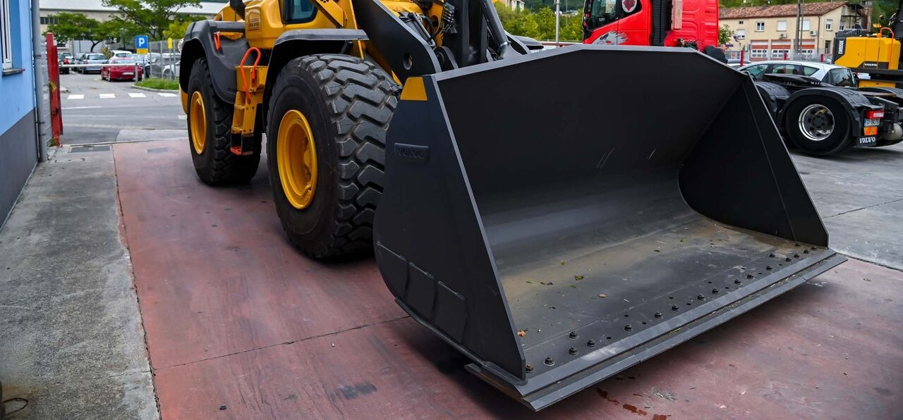 Utovarivač na kotačima Volvo L110H: slika Utovarivač na kotačima Volvo L110H